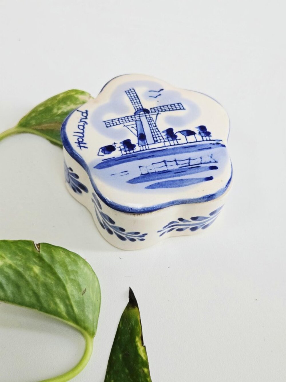 3/$45❤️Vintage Delft Blue Star-Shaped Trinket Dish with Lid – Ceramic | 1980s